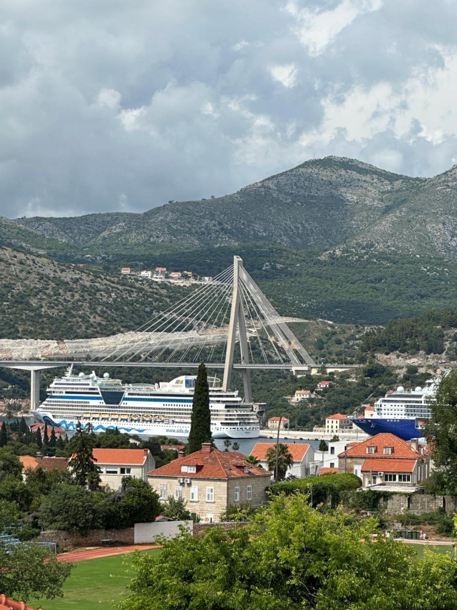 Cruise Ship Bridge View Apartment Luka Дубровник Экстерьер фото