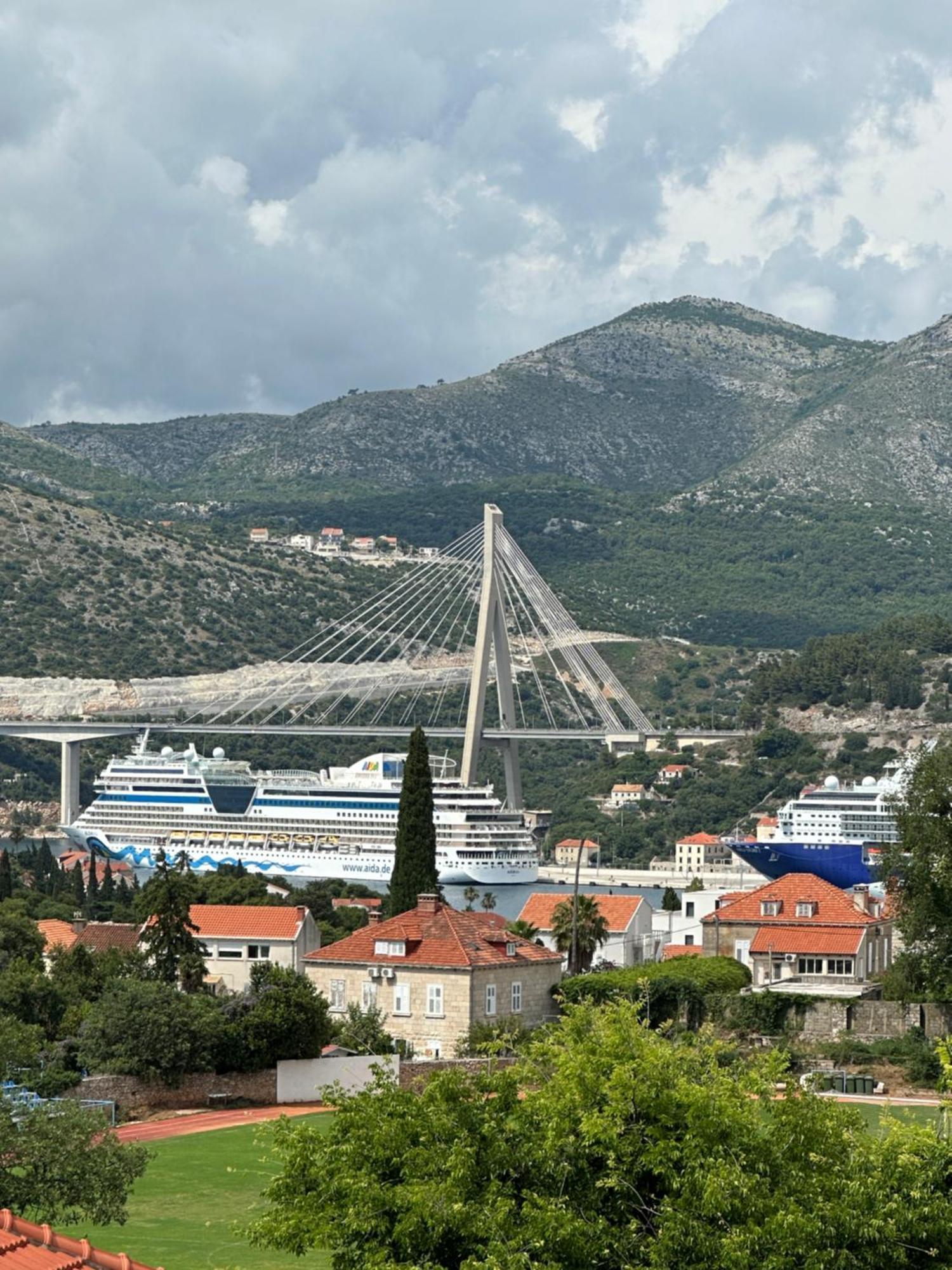 Cruise Ship Bridge View Apartment Luka Дубровник Экстерьер фото